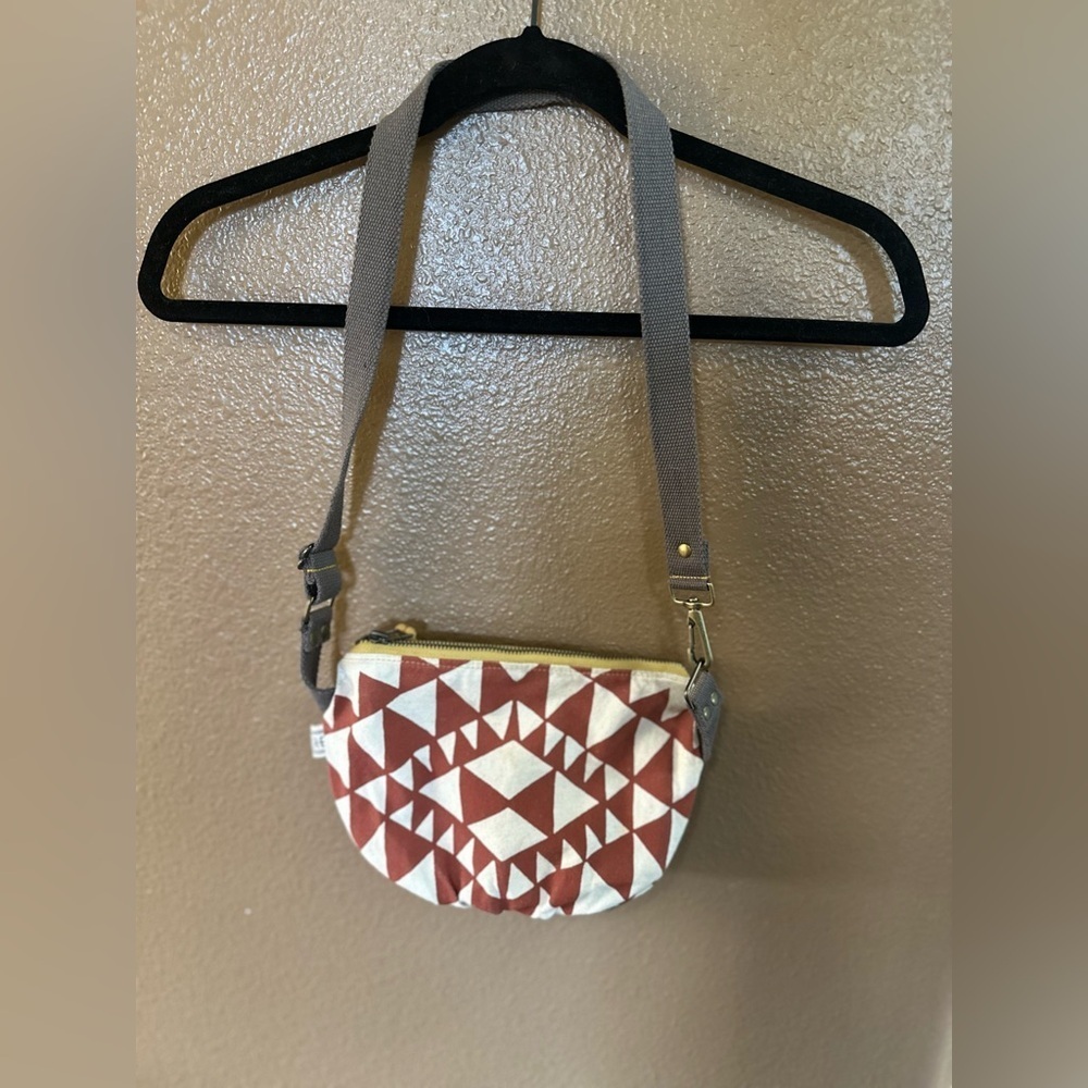 Rachel Elise Geometric Patterned Crossbody Bag Date Purse - Bow Tie Terra Cotta - Picture 8 of 15